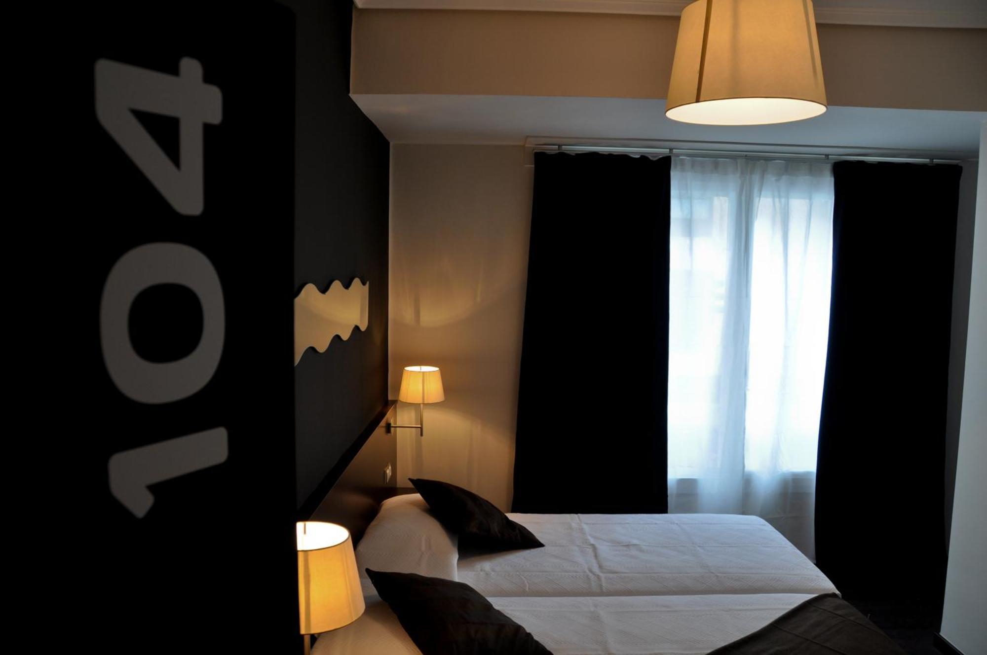 Hostal La Rotonda Ourense Exterior foto
