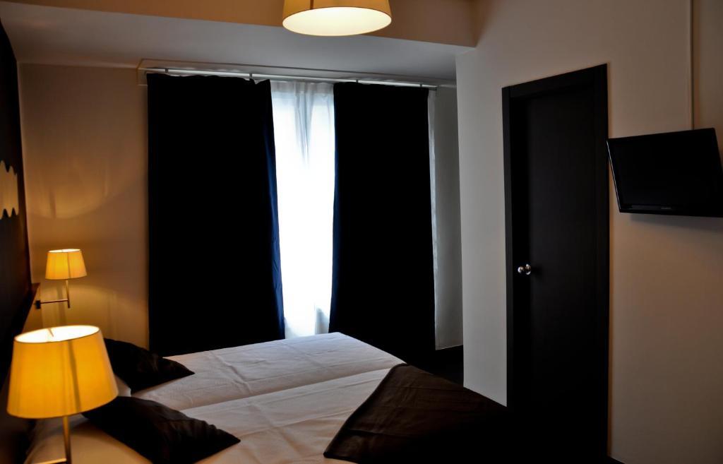 Hostal La Rotonda Ourense Zimmer foto